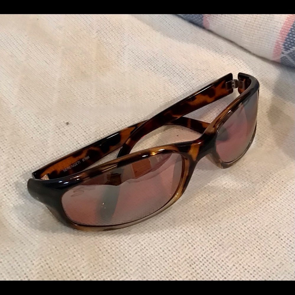 Serengeti 6766 sunglasses and case